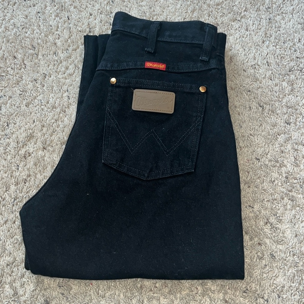 BRAND NEW Women’s Black Cowboy Cut Wrangler Jeans
